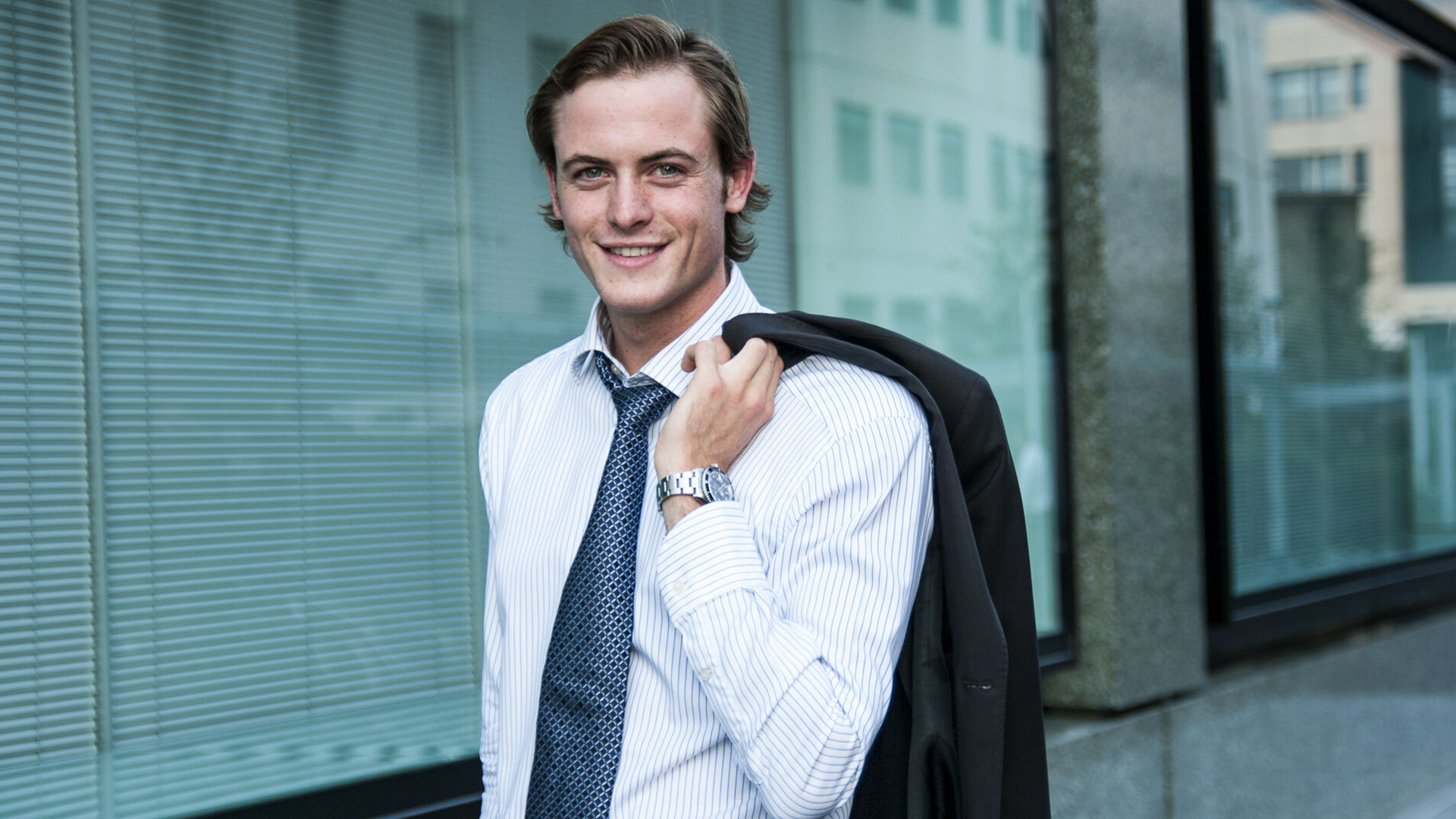 image_4 portrait corporate